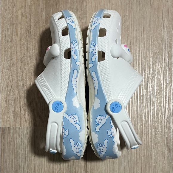 CROCS Cinnamoroll White Kids Clogs - Picture 5 of 9